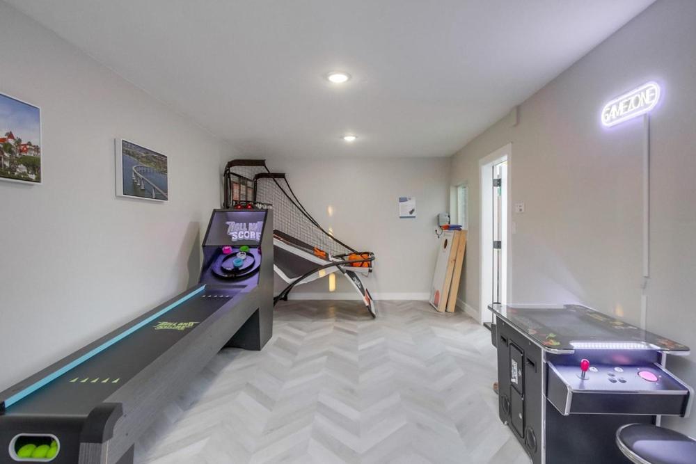 Casa Blanca-ultimate Getaway: Spa, Game Rooms, Firepit, Views
