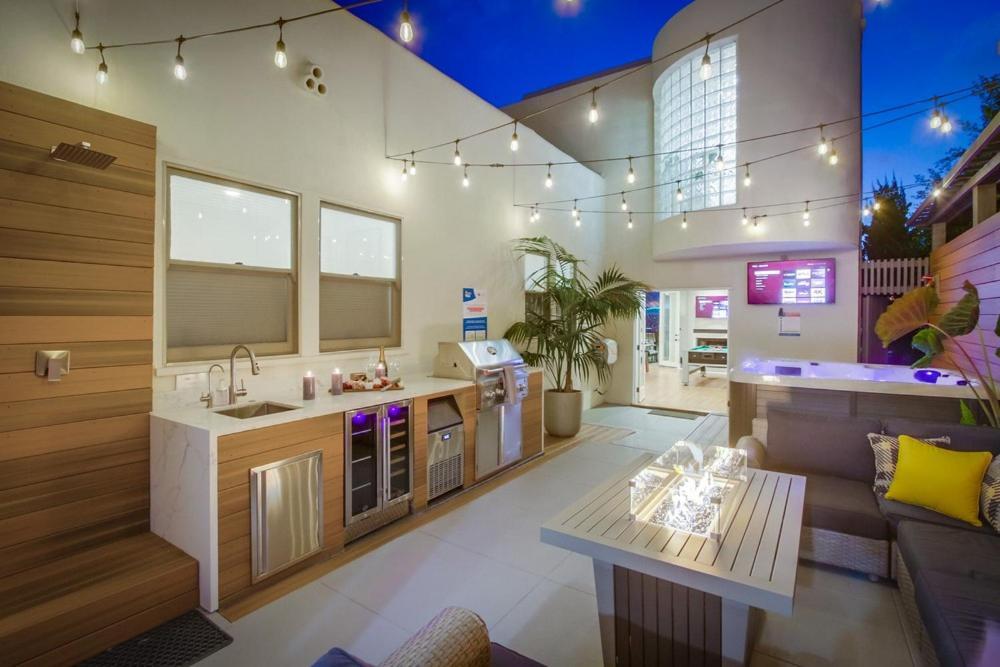 Casa Blanca-ultimate Getaway: Spa, Game Rooms, Firepit, Views Holiday home *