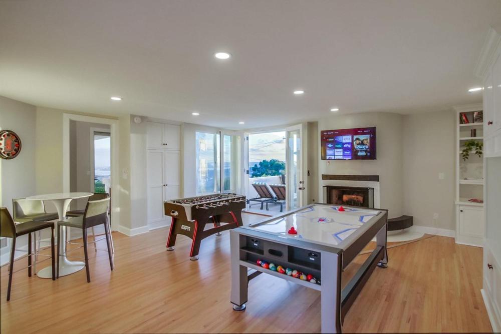 Holiday home Casa Blanca-ultimate Getaway: Spa, Game Rooms, Firepit, Views